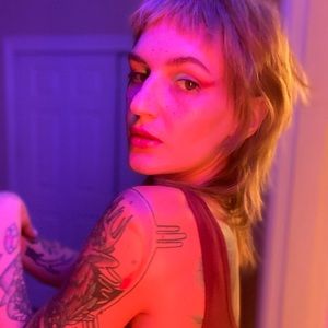 Meet your Posher, Avery